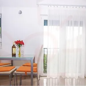 https://stari-dvori.hotels-in-trogir.com